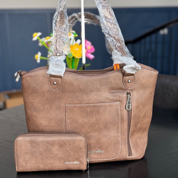 American Bling by Montana West Handbag and Wallet Set NWT - Picture 3 of 7